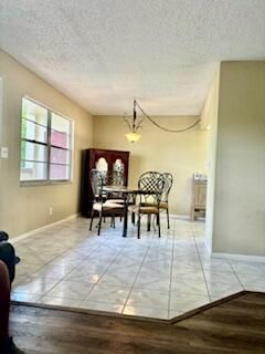 For Sale: $149,900 (2 beds, 2 baths, 1002 Square Feet)