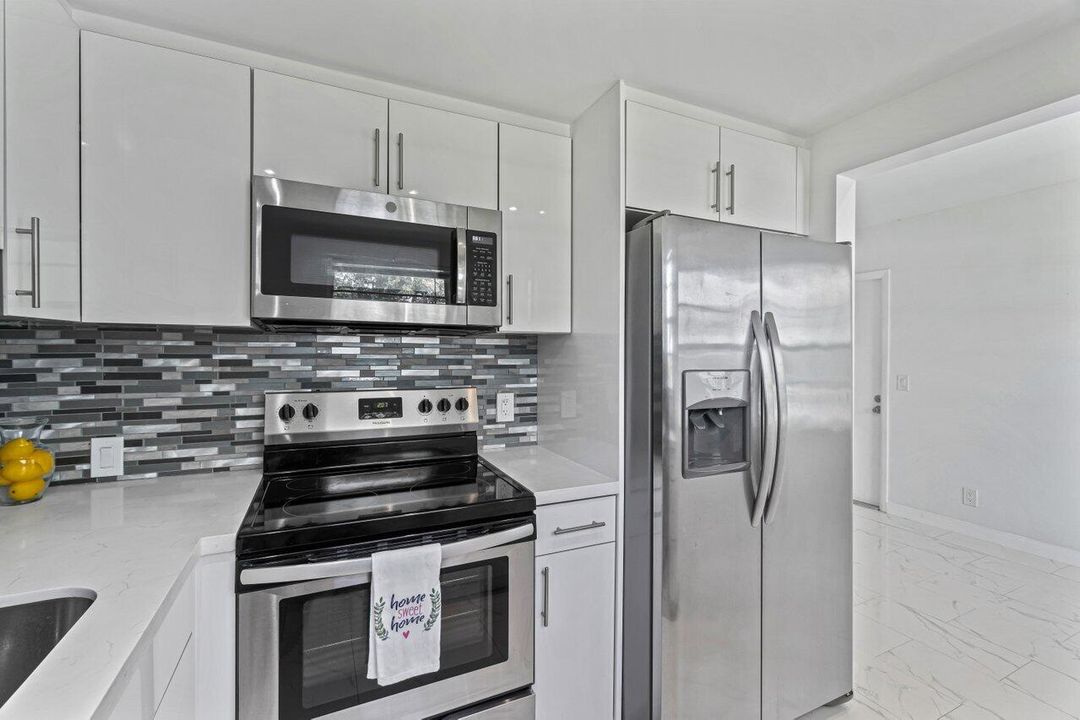 Active With Contract: $1,500 (2 beds, 1 baths, 835 Square Feet)