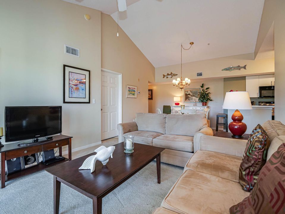 For Sale: $300,000 (3 beds, 2 baths, 1329 Square Feet)