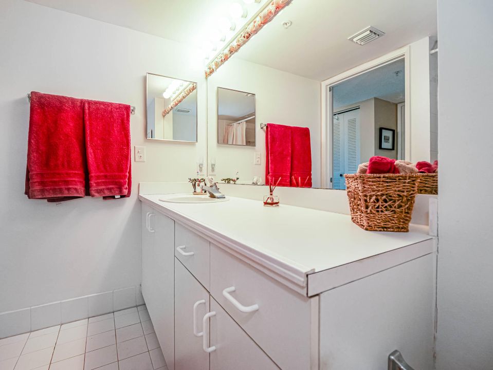 For Sale: $300,000 (3 beds, 2 baths, 1329 Square Feet)