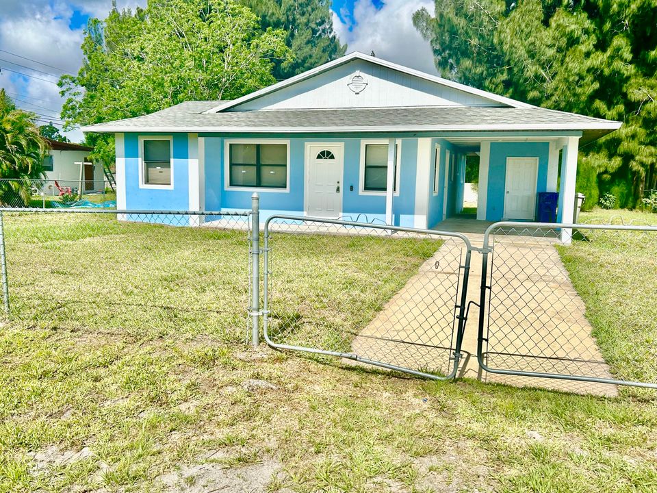 For Sale: $255,000 (3 beds, 2 baths, 1231 Square Feet)