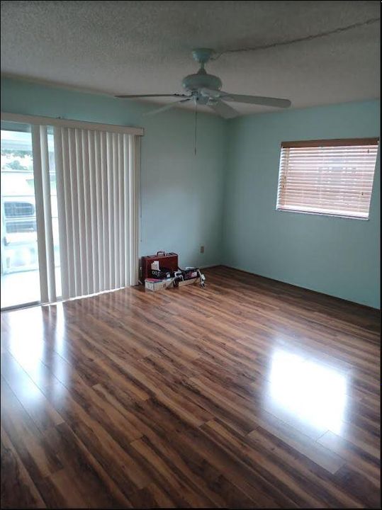 For Sale: $105,000 (1 beds, 1 baths, 750 Square Feet)