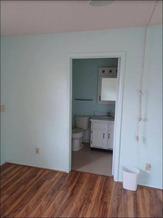 For Sale: $105,000 (1 beds, 1 baths, 750 Square Feet)