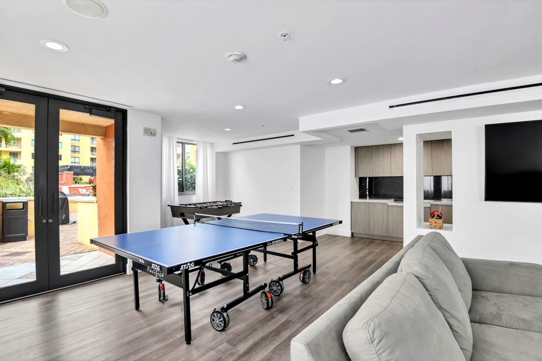 For Sale: $547,000 (2 beds, 2 baths, 1325 Square Feet)