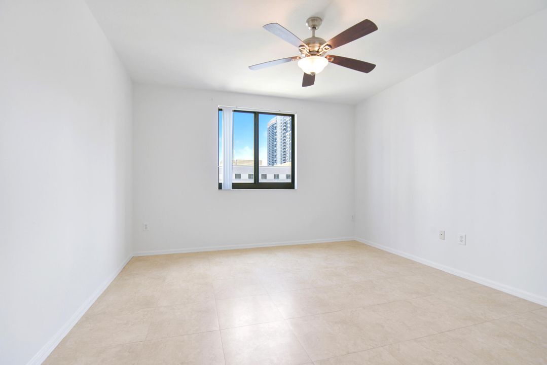 For Sale: $547,000 (2 beds, 2 baths, 1325 Square Feet)