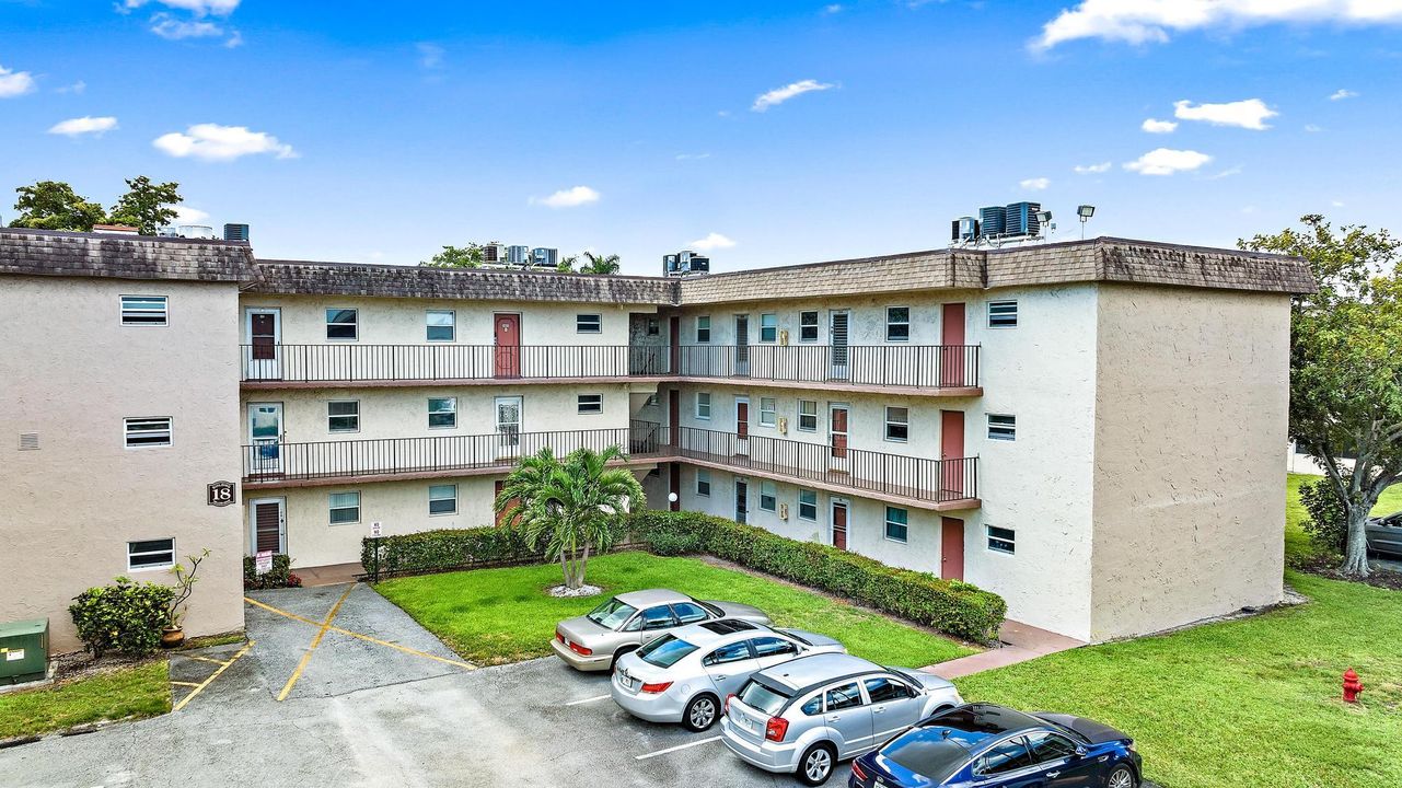 Active With Contract: $184,500 (1 beds, 1 baths, 920 Square Feet)