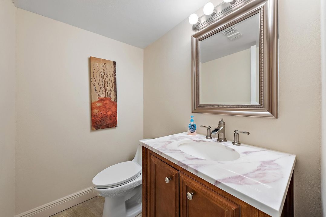 Active With Contract: $184,500 (1 beds, 1 baths, 920 Square Feet)