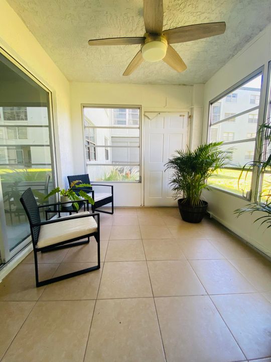 Active With Contract: $169,999 (1 beds, 1 baths, 741 Square Feet)