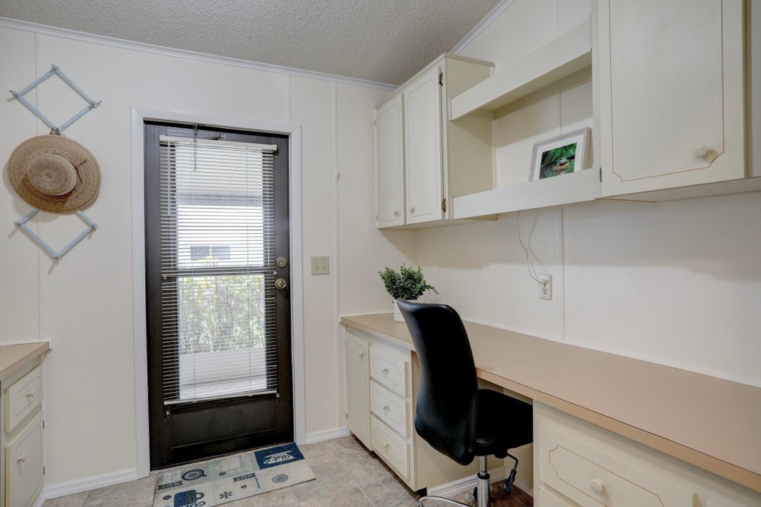 For Sale: $219,000 (2 beds, 2 baths, 1358 Square Feet)