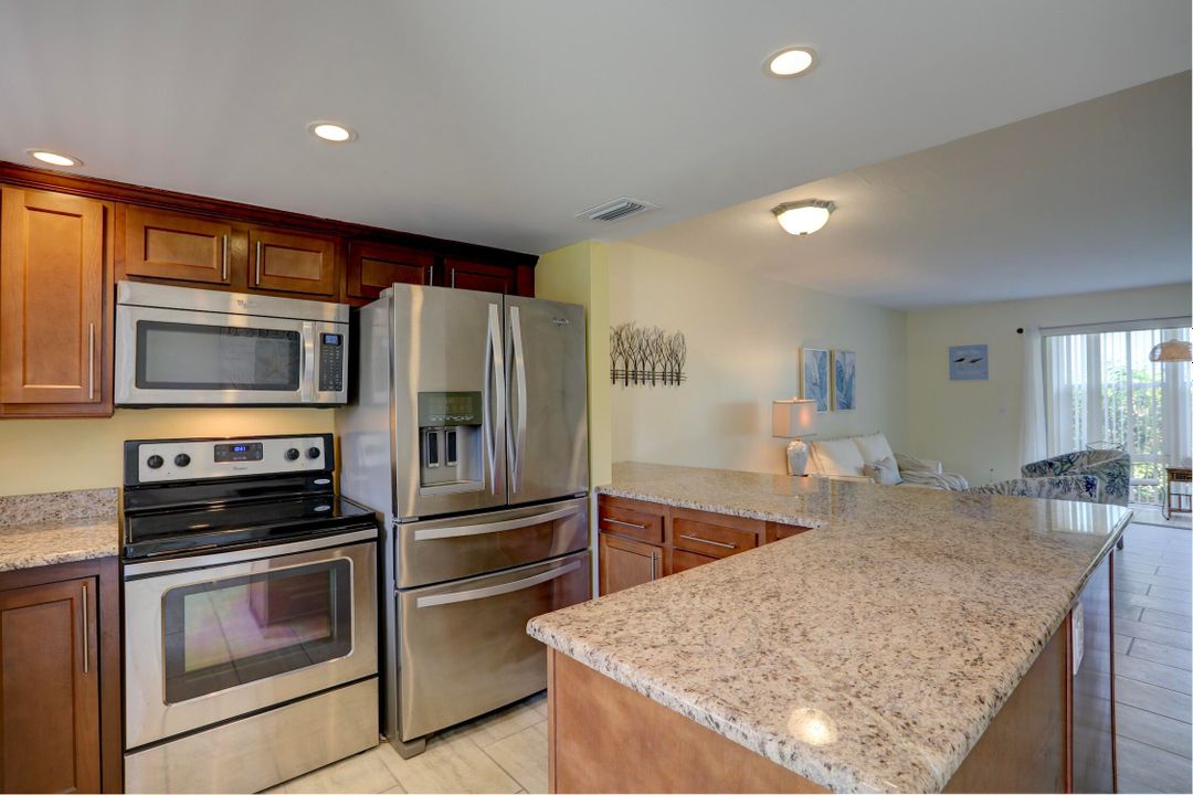 Active With Contract: $175,000 (2 beds, 2 baths, 986 Square Feet)