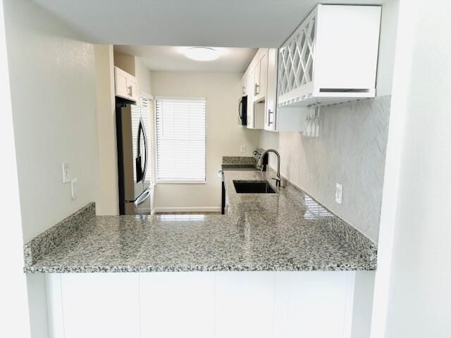 Active With Contract: $277,900 (2 beds, 2 baths, 921 Square Feet)