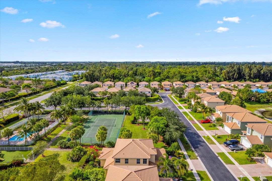 For Sale: $530,000 (3 beds, 2 baths, 2152 Square Feet)