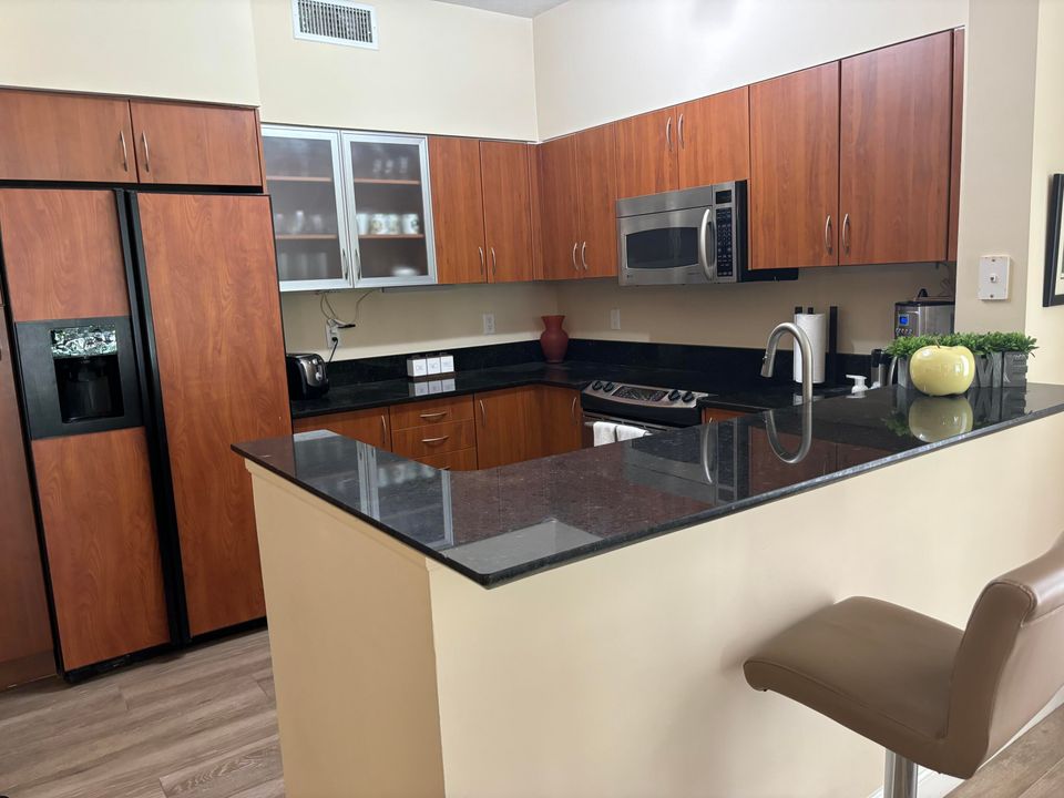 For Rent: $4,000 (2 beds, 2 baths, 1080 Square Feet)