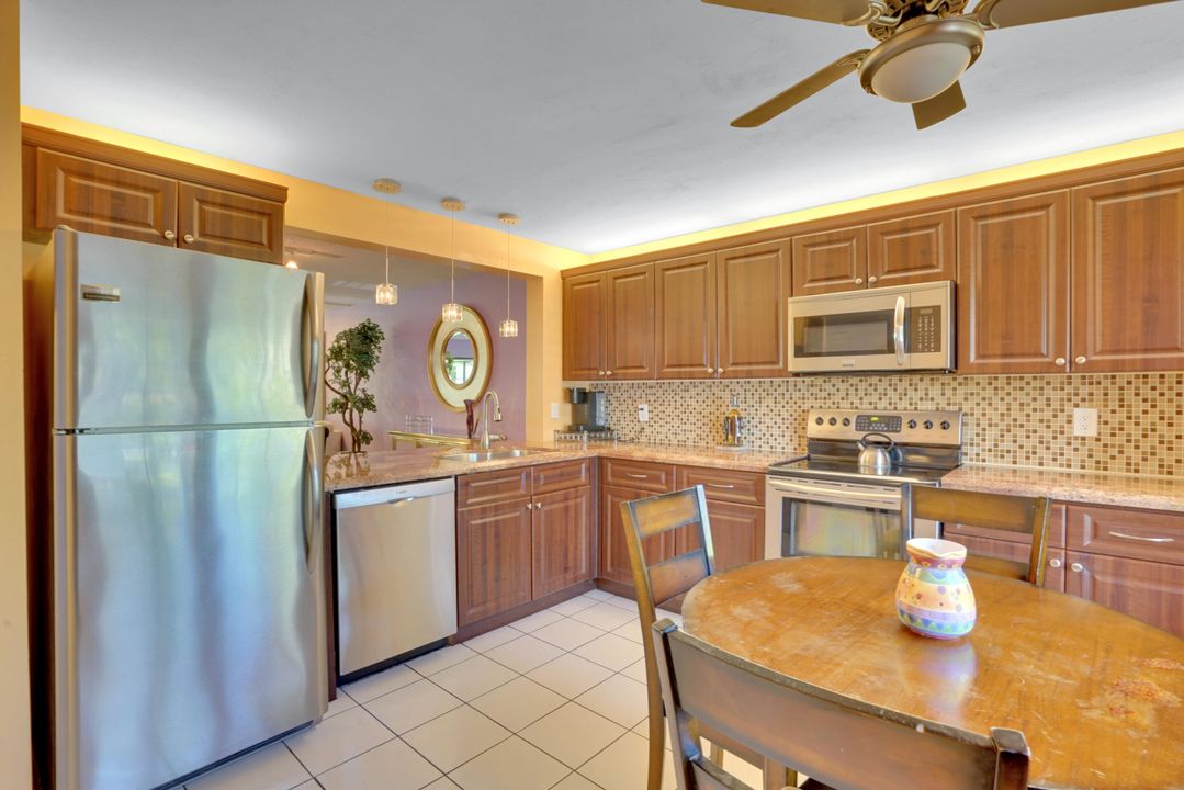 For Sale: $275,000 (2 beds, 2 baths, 1280 Square Feet)