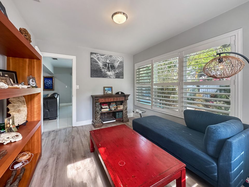 Active With Contract: $750,000 (3 beds, 2 baths, 1638 Square Feet)