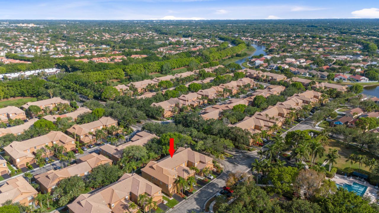 Active With Contract: $479,999 (2 beds, 2 baths, 1131 Square Feet)