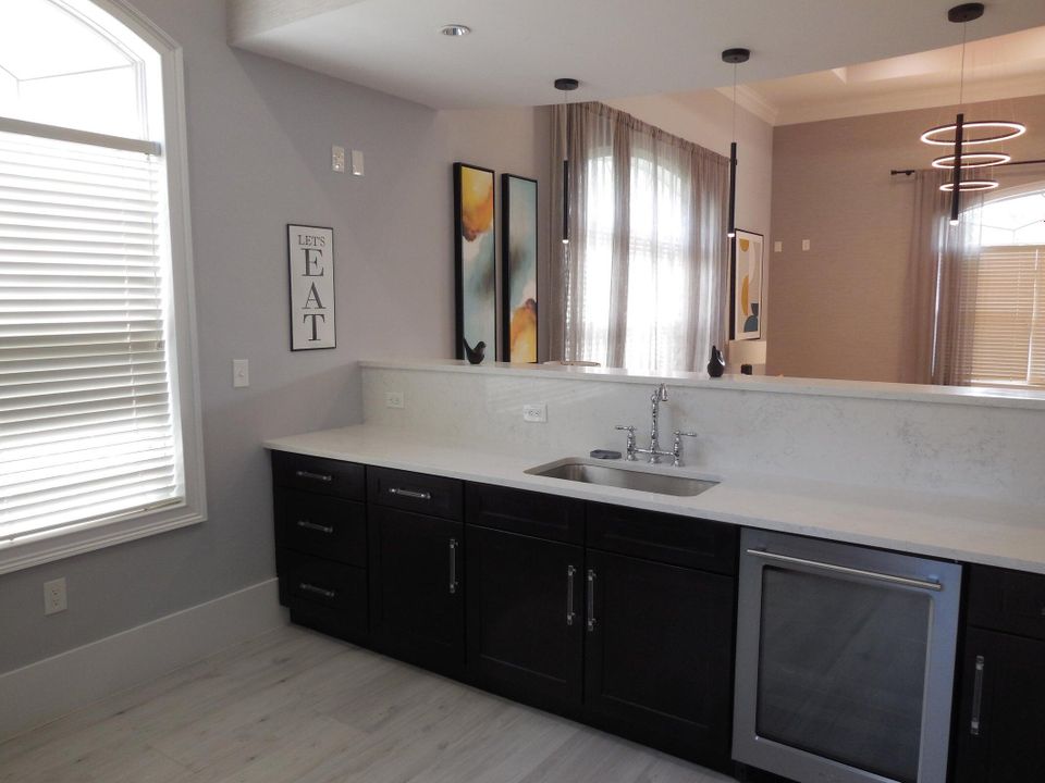 Active With Contract: $2,250 (3 beds, 2 baths, 1426 Square Feet)
