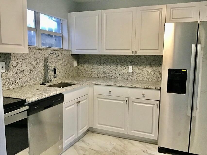 For Sale: $484,500 (2 beds, 1 baths, 883 Square Feet)