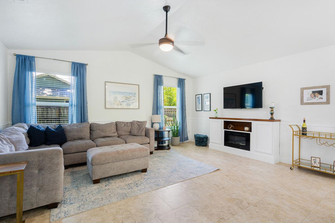 Active With Contract: $395,000 (3 beds, 2 baths, 1462 Square Feet)