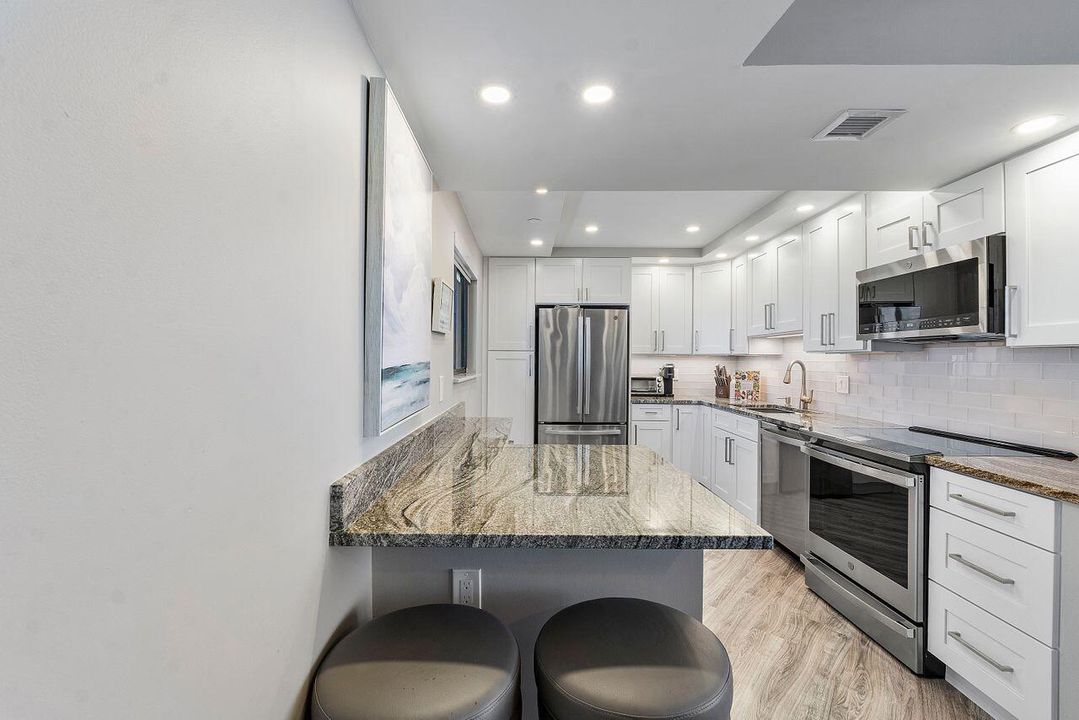 Active With Contract: $4,000 (2 beds, 2 baths, 1170 Square Feet)