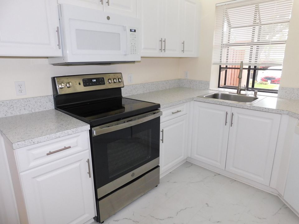 Active With Contract: $285,000 (3 beds, 2 baths, 1442 Square Feet)