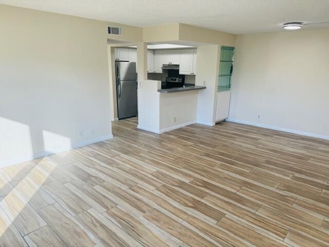 For Rent: $1,545 (1 beds, 1 baths, 705 Square Feet)