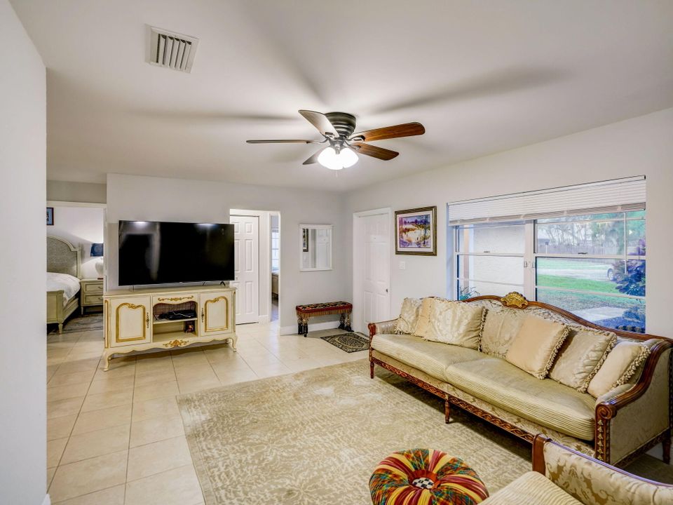 Active With Contract: $530,000 (4 beds, 2 baths, 1988 Square Feet)