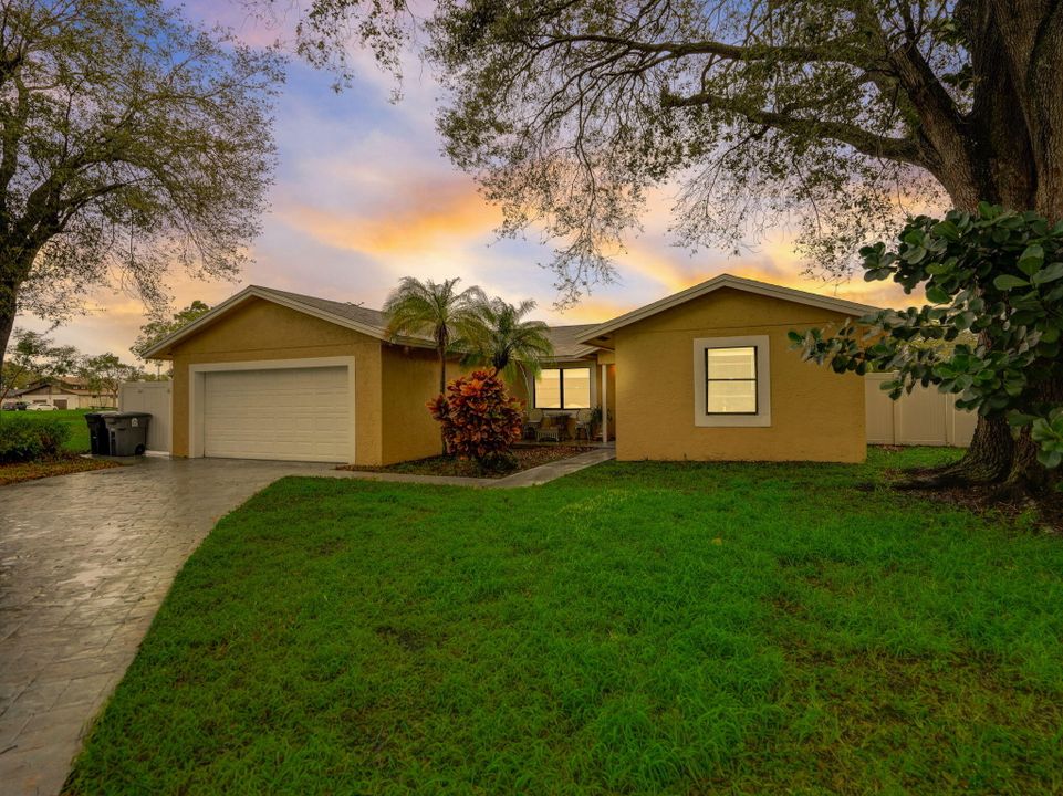 Active With Contract: $530,000 (4 beds, 2 baths, 1988 Square Feet)