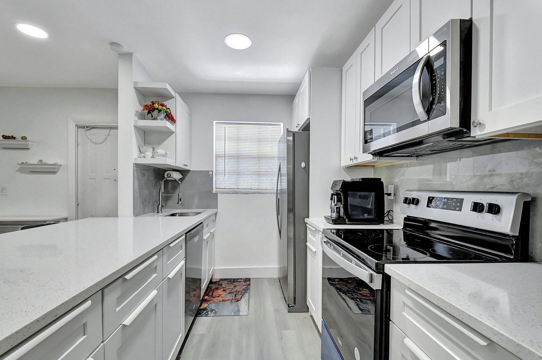 For Sale: $285,000 (2 beds, 2 baths, 1080 Square Feet)