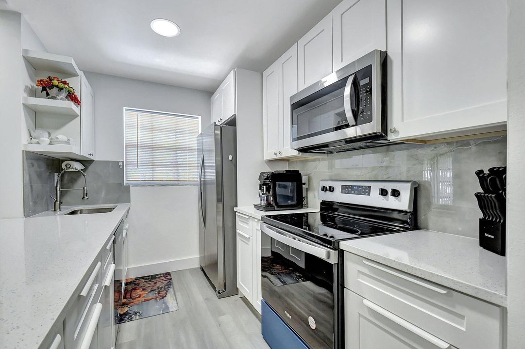 For Sale: $285,000 (2 beds, 2 baths, 1080 Square Feet)