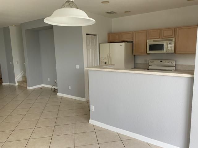 For Sale: $290,000 (2 beds, 2 baths, 1199 Square Feet)
