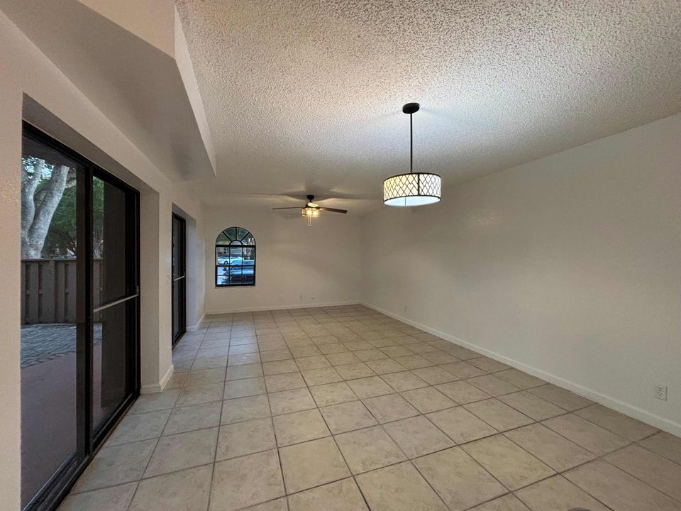 Active With Contract: $2,850 (3 beds, 3 baths, 1364 Square Feet)