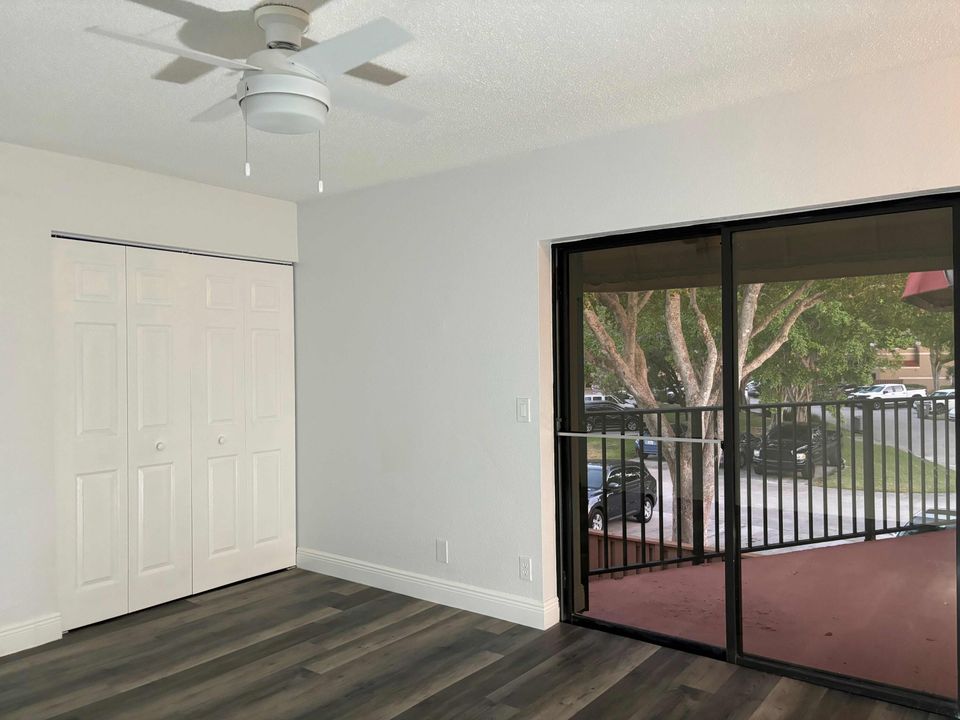 Active With Contract: $2,850 (3 beds, 3 baths, 1364 Square Feet)