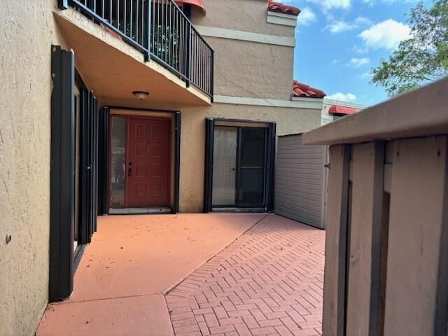 Active With Contract: $2,850 (3 beds, 3 baths, 1364 Square Feet)