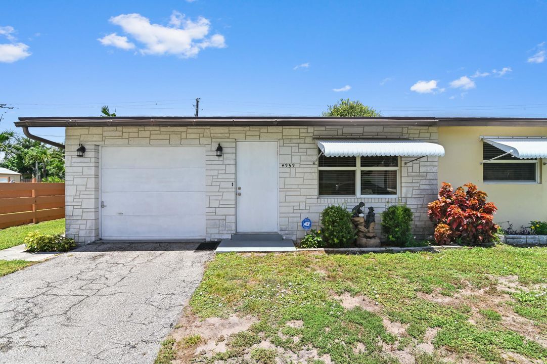 Active With Contract: $449,900 (3 beds, 2 baths, 1456 Square Feet)