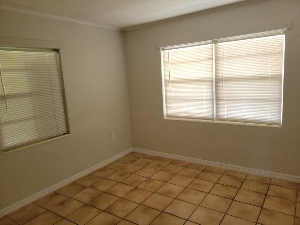 For Rent: $1,375 (2 beds, 1 baths, 800 Square Feet)