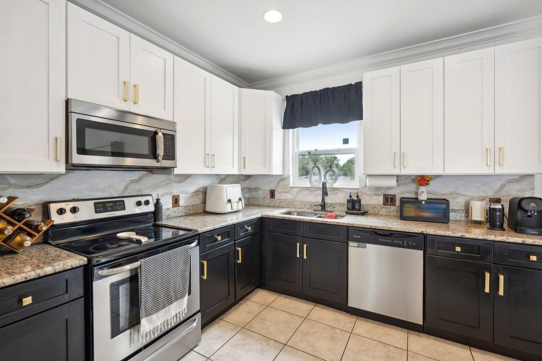 Active With Contract: $708,000 (4 beds, 2 baths, 2436 Square Feet)