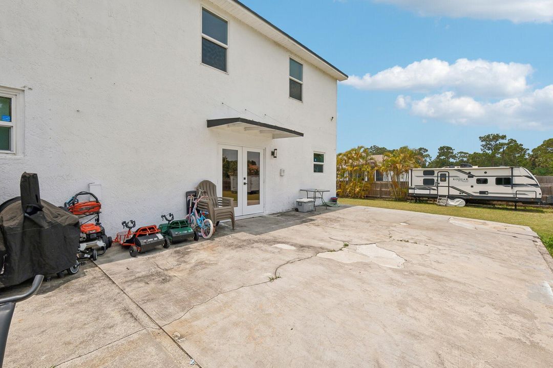 Active With Contract: $708,000 (4 beds, 2 baths, 2436 Square Feet)