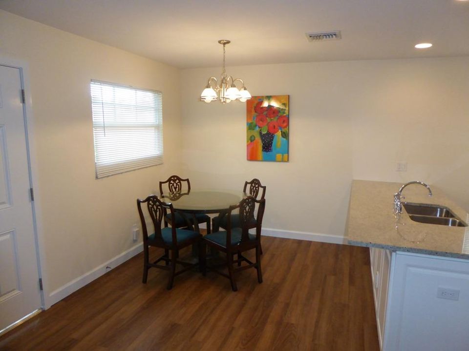 Active With Contract: $2,495 (2 beds, 1 baths, 704 Square Feet)