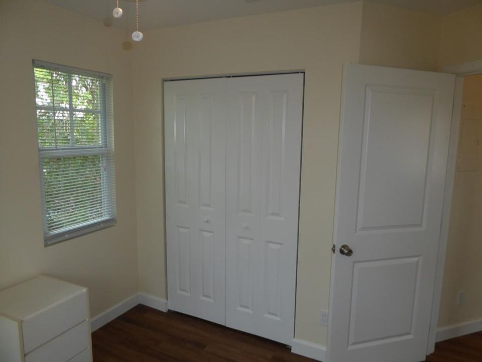 Active With Contract: $2,495 (2 beds, 1 baths, 704 Square Feet)