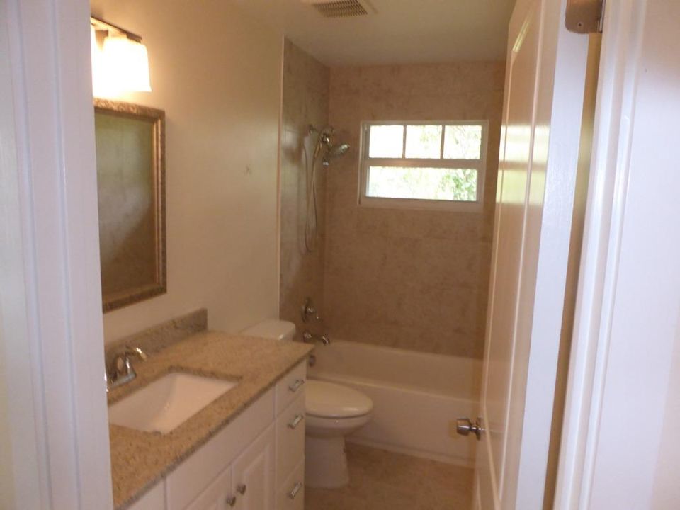 Active With Contract: $2,495 (2 beds, 1 baths, 704 Square Feet)