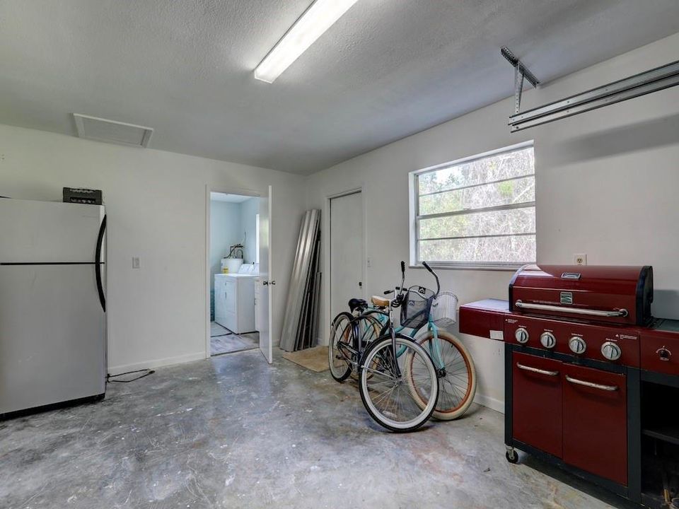 For Rent: $2,200 (2 beds, 2 baths, 1130 Square Feet)