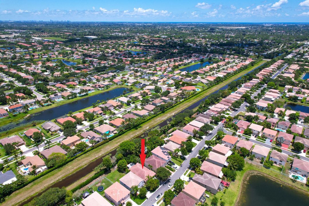 Active With Contract: $534,900 (3 beds, 2 baths, 2093 Square Feet)