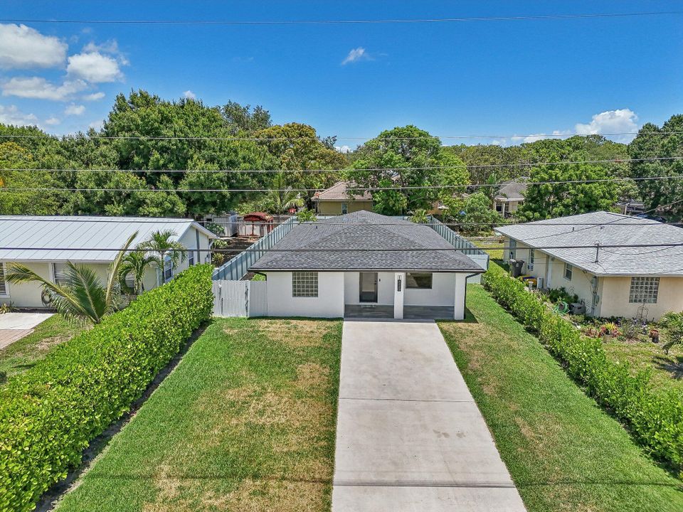 Active With Contract: $550,000 (4 beds, 2 baths, 1230 Square Feet)