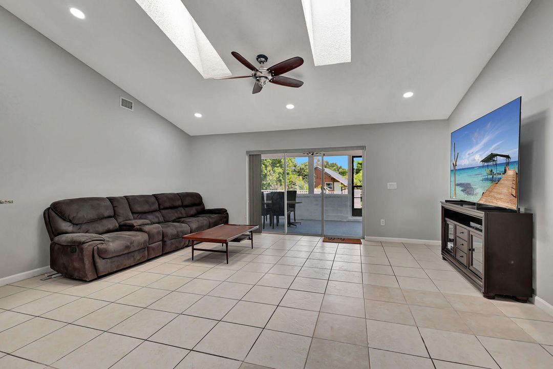 Active With Contract: $620,000 (3 beds, 2 baths, 2284 Square Feet)