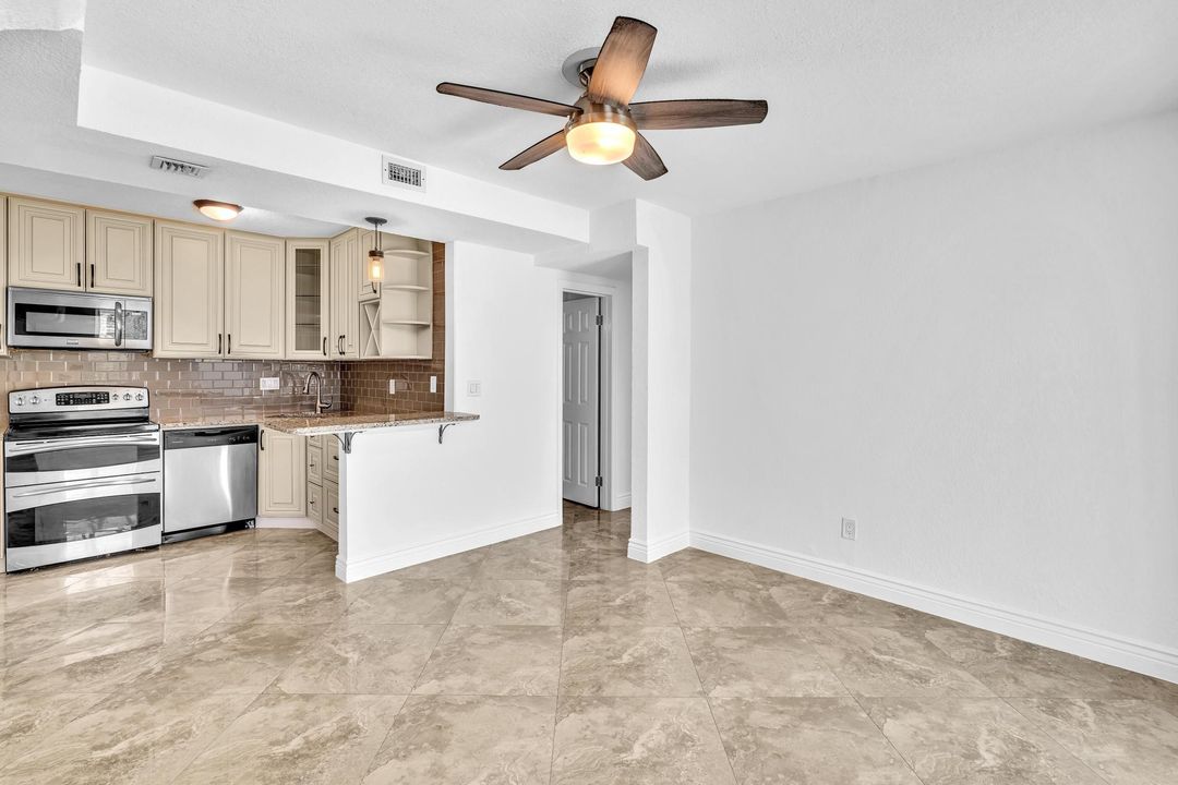 Active With Contract: $3,900 (3 beds, 2 baths, 1541 Square Feet)