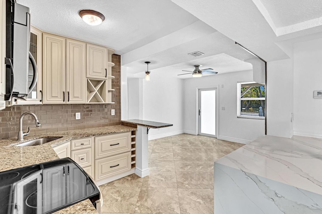 Active With Contract: $3,900 (3 beds, 2 baths, 1541 Square Feet)