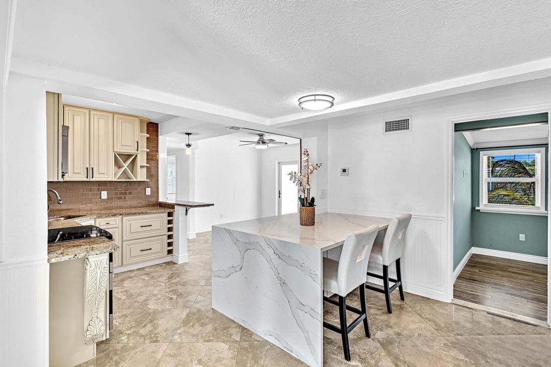 Active With Contract: $3,900 (3 beds, 2 baths, 1541 Square Feet)