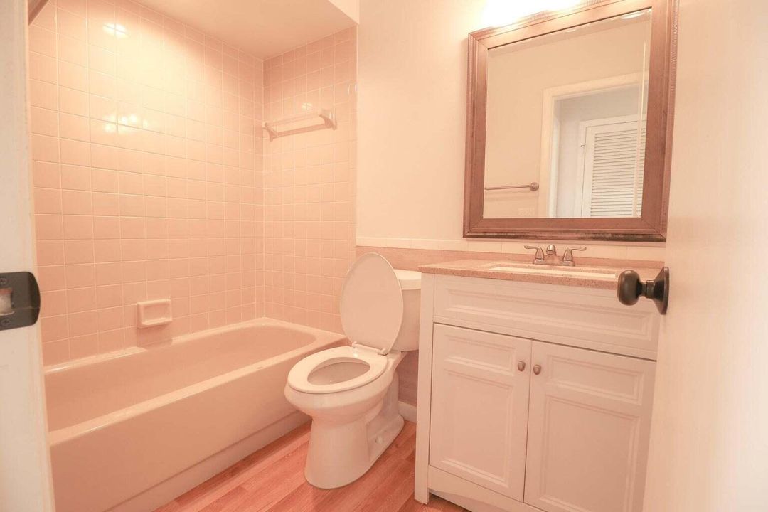 For Sale: $289,900 (2 beds, 2 baths, 1384 Square Feet)