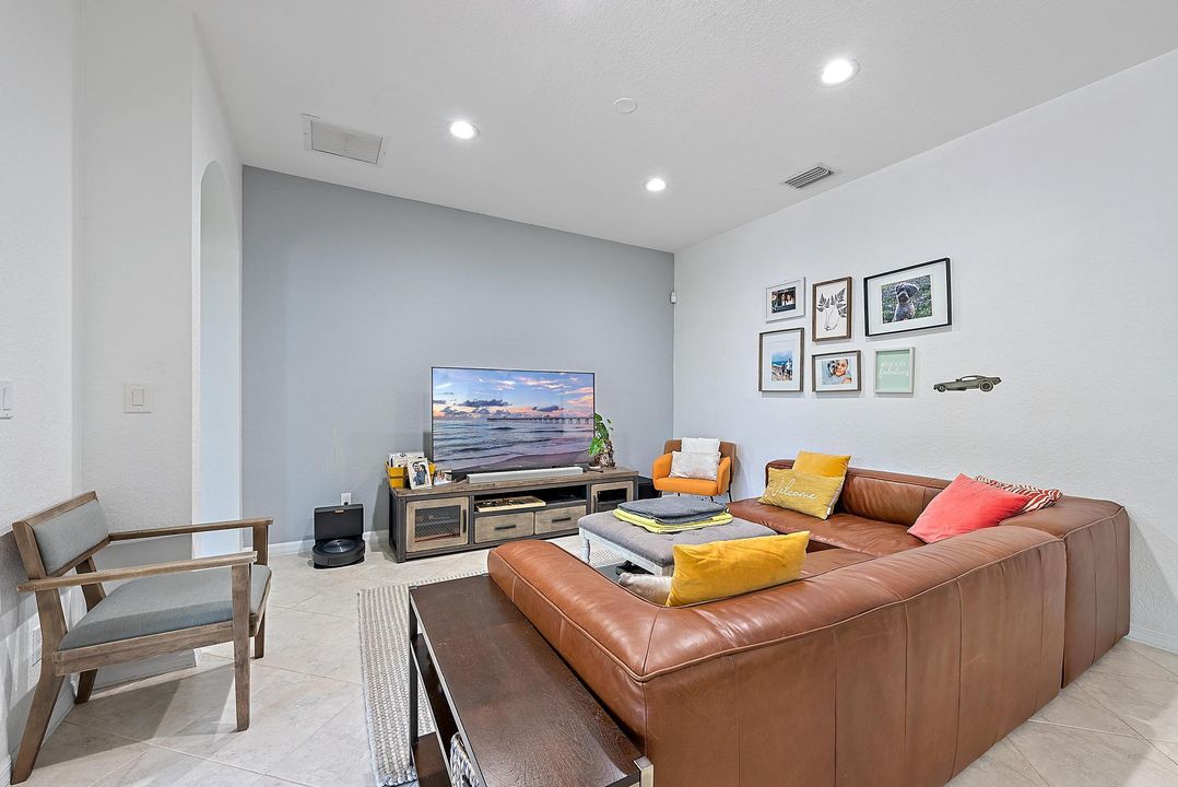 Active With Contract: $5,400 (4 beds, 2 baths, 2334 Square Feet)